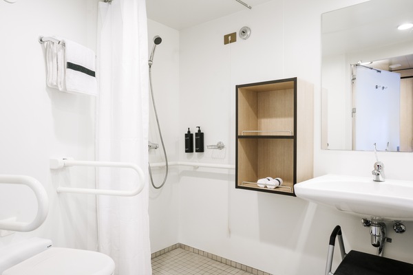 Hurtigruten Expeditions MS Fram SD - Clara Tuma and Hurtigruten 3.JPG